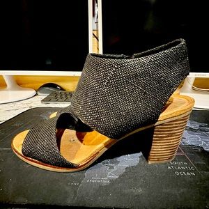 Toms Black Sandals Comfortable and Stylish